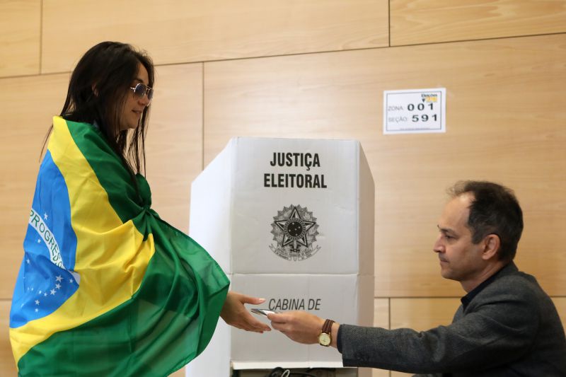 [Brasil] TSE: 912 urnas debieron ser reemplazadas y 17 personas terminaron detenidas