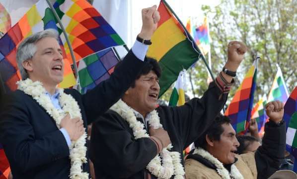 (Bolivia) Manifestantes queman tribunal electoral en protesta por candidatura de Evo Morales