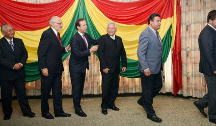 (Bolivia) Opositores afinan alianzas al filo del plazo del TSE