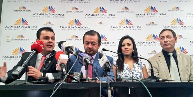 (Ecuador) CREO confirma que presentará pedido de juicio político contra vicepresidenta Vicuña por caso «diezmos»