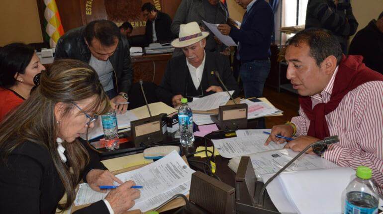 (Bolivia) De 20 candidatos al TSE al menos 15 son funcionarios públicos