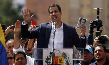 (Venezuela) Juan Guaidó juró como Presidente interino ante una multitud y es reconocido por gran parte de la comunidad internacional