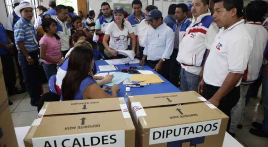 (El Salvador) TSE informó este domingo que la cifra de papeletas impresas para los comicios presidenciales del 3 de febrero próximo alcanzó el 84 por ciento.