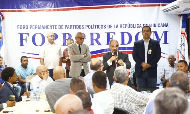 (República Dominicana) La JCE realizó una demostración del funcionamiento del modelo de Voto Automatizado al Foro Permanente de Partidos Políticos