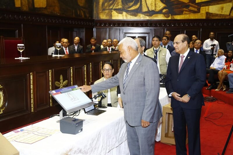 (República Dominicana) Pleno JCE realiza presentación de Voto Automatizado a diputados en salón de la Asamblea Nacional