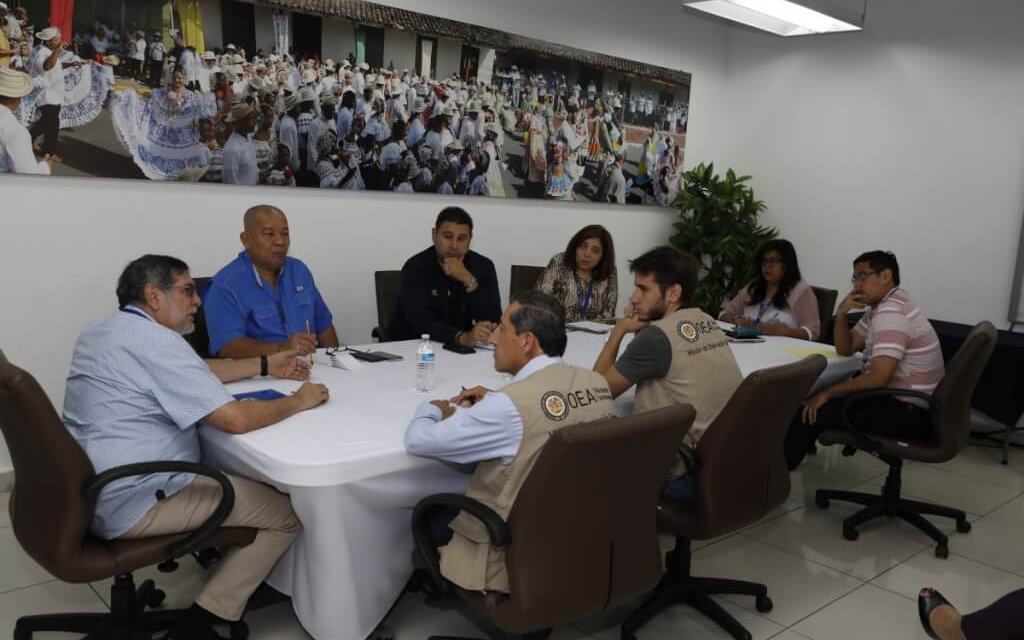 (Panamá) Personal de la Misión de Observación Electoral de la OEA se reunión con el Tribunal Electoral