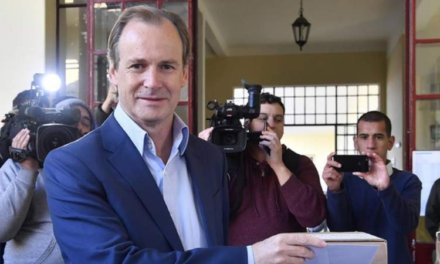 (Argentina) Entre Ríos: Gustavo Bordet logró la reelección aventajando por 20 puntos a Atilio Benedetti.