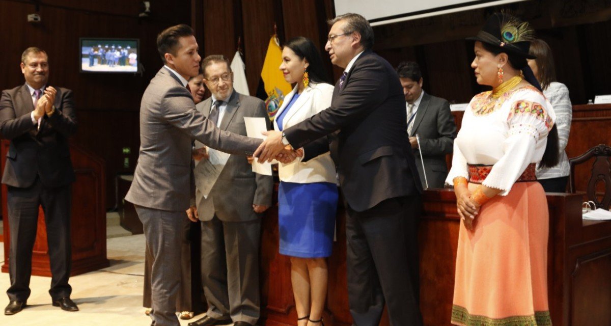 (Ecuador) Colegios electorales designaron representantes municipales y provinciales ante el Consejo Nacional de Competencias