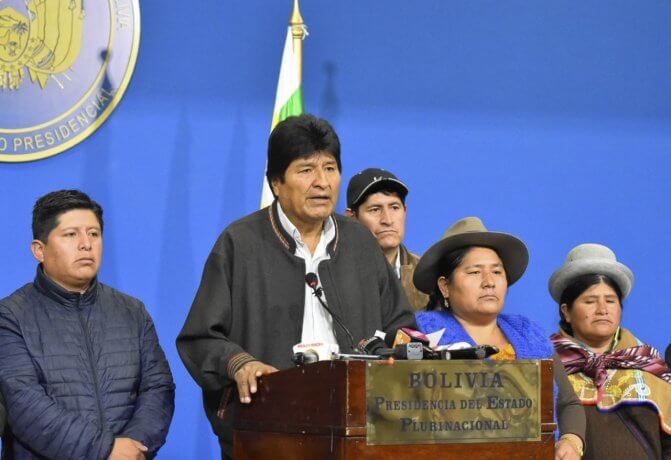 (Bolivia) Después de que se dieran a conocer los resultados de la auditoría de la OEA, Evo Morales renunció a la presidencia, denunció golpe