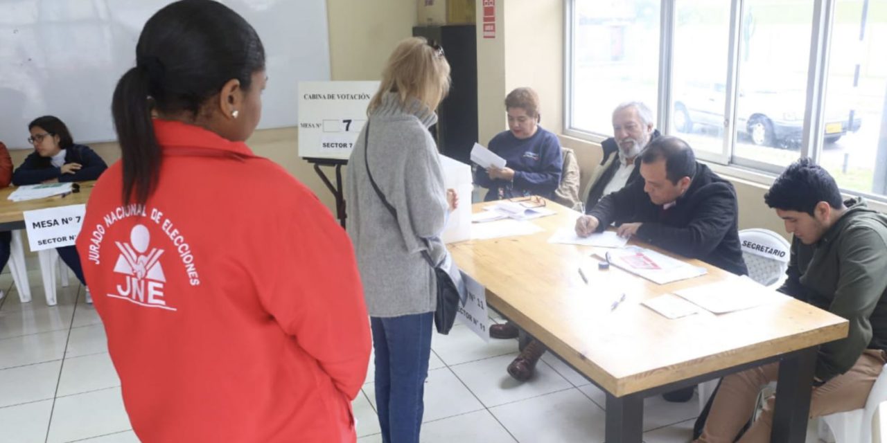 (Perú) Constitución aprueba elecciones internas de candidatos por voto directo o delegados