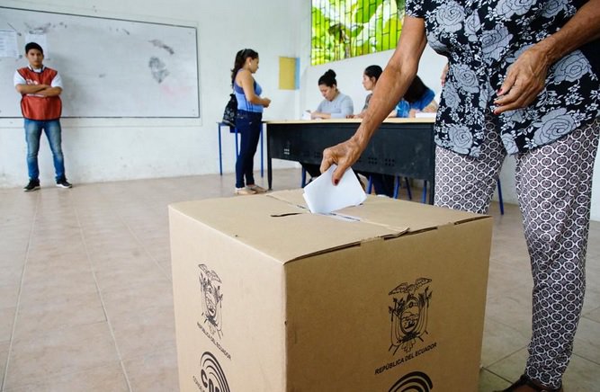 (Ecuador) CNE: Propuesta de modificar el horario de la jornada de votación es ilegal