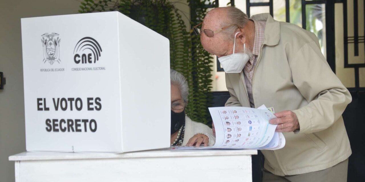 [Ecuador] CNE desarrolla el Voto en Casa rumbo a las elecciones de la segunda vuelta presidencial