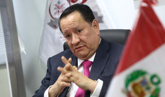 [Perú] JNE suspende de su cargo al magistrado Luis Carlos Arce por presentar conflicto de intereses