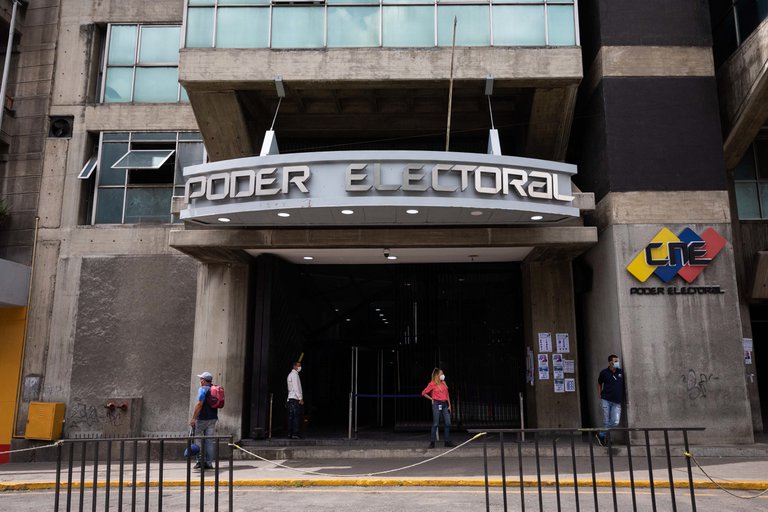 [Venezuela] El CNE extendió por 24 horas más el plazo para inscribir candidatos