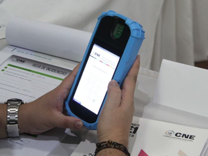 [Honduras] Capacitan a instructores de JRV sobre uso del sistema biométrico