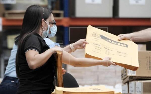[Costa Rica] TSE usará auxiliares electorales si miembros de mesa se contagian de covid