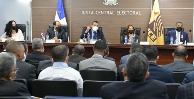 [República Dominicana] Hay 4 propuestas para distribuir dinero a partidos