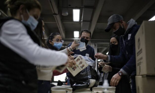 [Colombia] Campaña de Petro exige auditoría externa de software electoral para presidenciales en Colombia