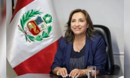 Perú: la presidenta descarta renunciar y exige al Congreso adelantar las elecciones