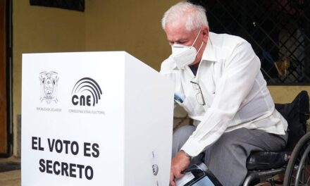 Comienza el «voto en casa» en las elecciones generales extraordinarias de Ecuador
